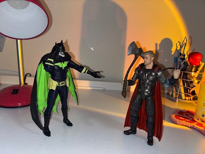 THOR VE BATMAN FİGÜR