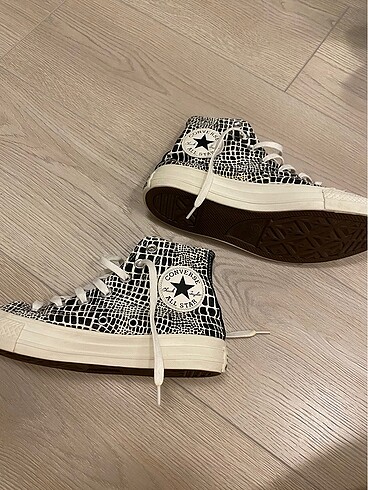 37 Beden Converse özel seri boğazlı ayakkabı