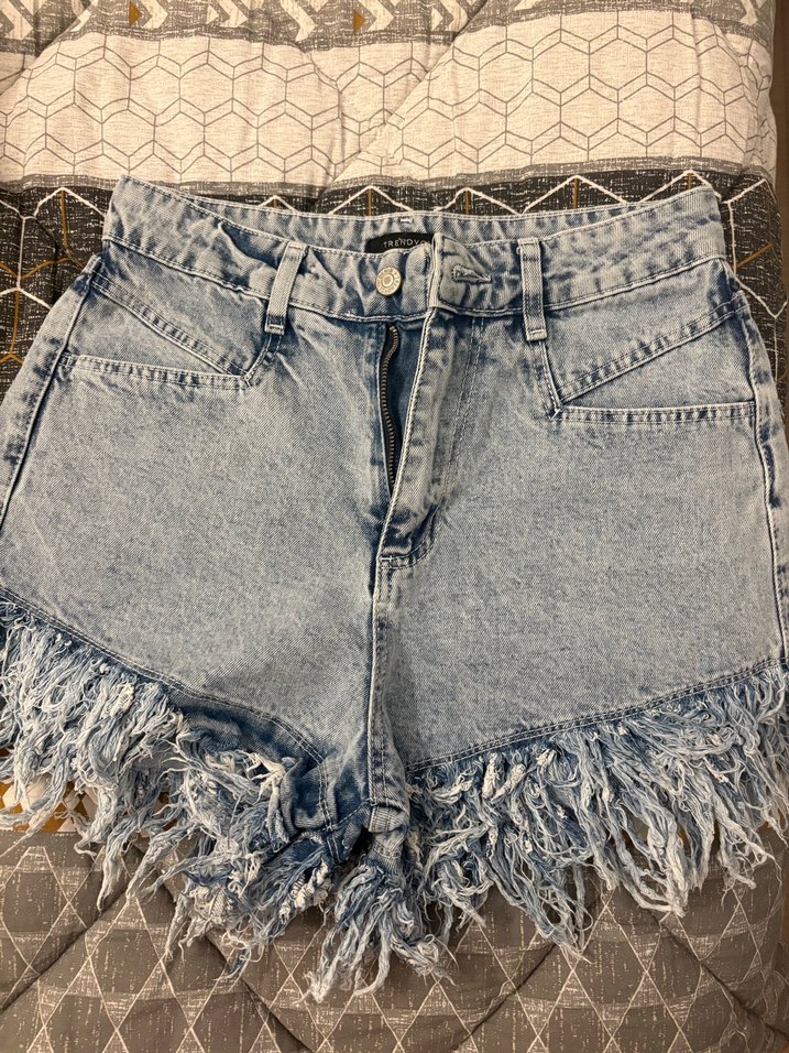 Mavi Renkli Püsküllü Mini Denim Şort - Görsel 2