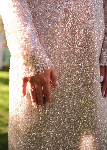 Uzun Kollu Beyaz Parlak Nişan Elbisesi - Görsel 2