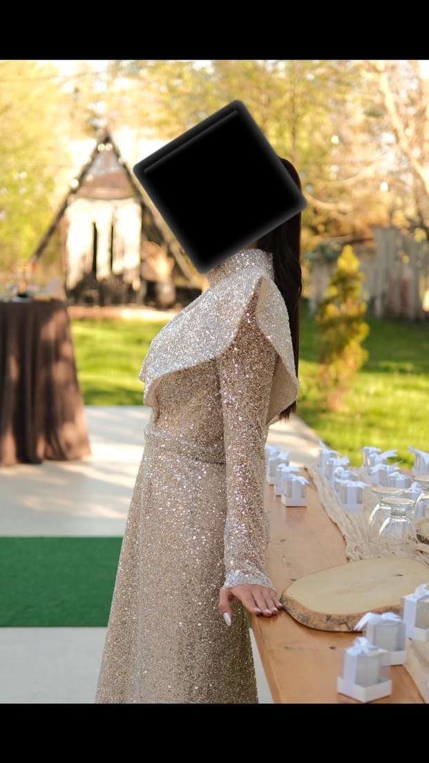 Uzun Kollu Beyaz Parlak Nişan Elbisesi - Görsel 3