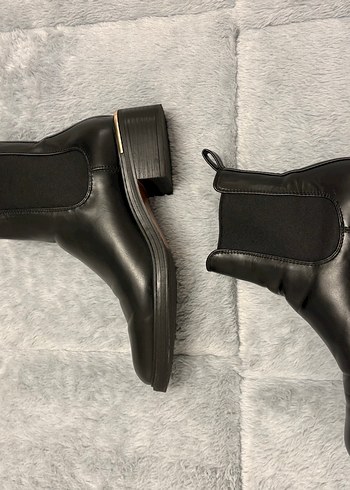 Siyah Deri Kadın Botu Zara - Görsel 2