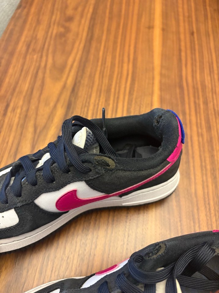 Nike Kadın Pembe Siyah Bağcıklı Spor Ayakkabı - Görsel 3