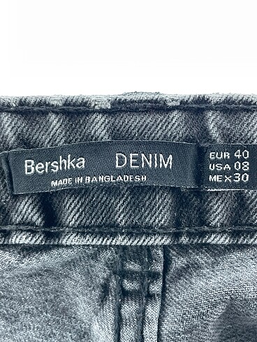 30 Beden siyah Renk Bershka Jean / Kot %70 İndirimli.