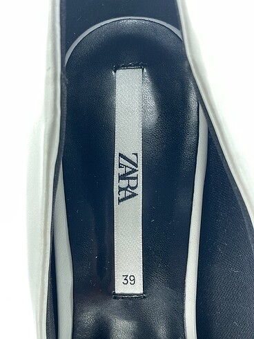 39 Beden beyaz Renk Zara Stiletto %70 İndirimli.