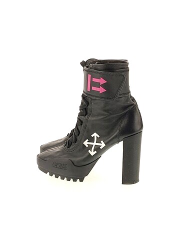 Off-White Bot %70 İndirimli.