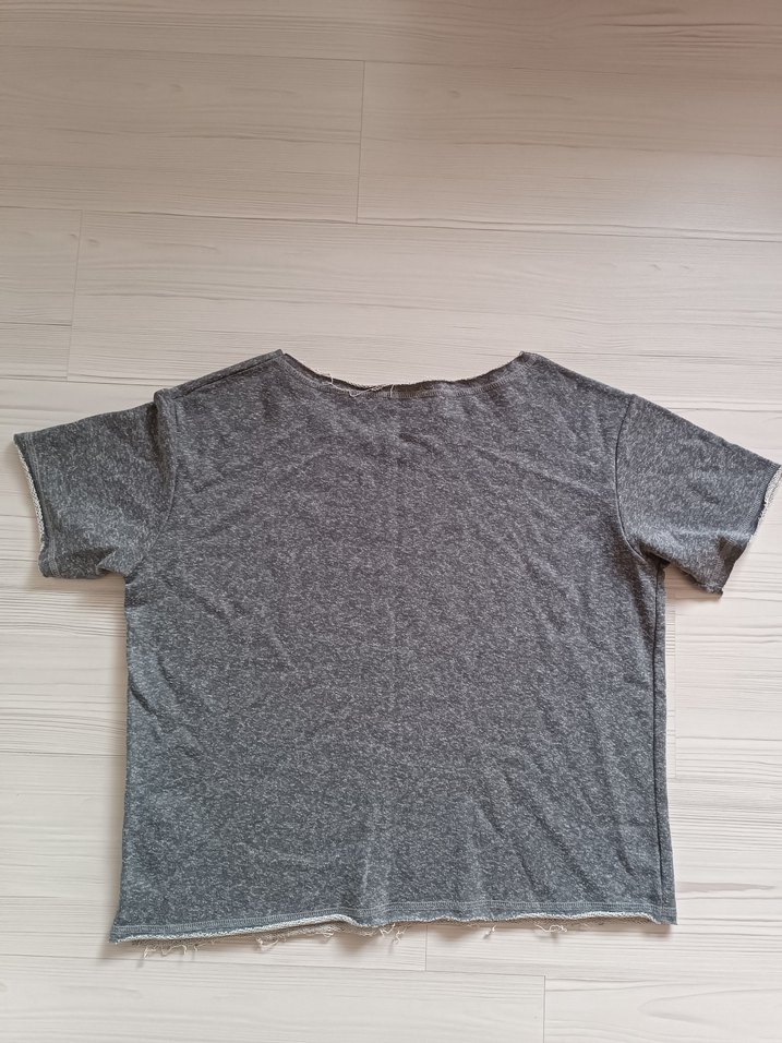 Nakışlı Gri Kısa Kollu Kadın Tişört - Görsel 2