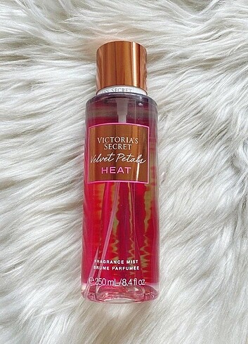 Victoria's Secret Velvet Petals Heat Vücut Spreyi