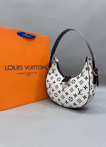 Louis Vuitton Kol Çantası