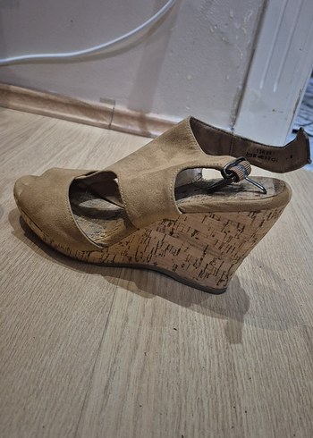 Bej Süet Kadın Dolgu Topuklu Sandalet - Görsel 3