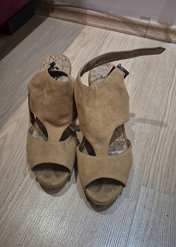 Bej Süet Kadın Dolgu Topuklu Sandalet - Görsel 2