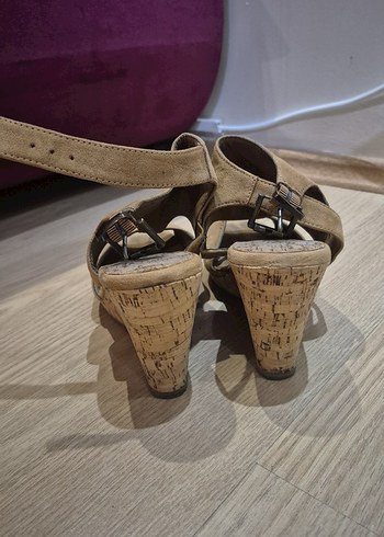 Bej Süet Kadın Dolgu Topuklu Sandalet - Görsel 4