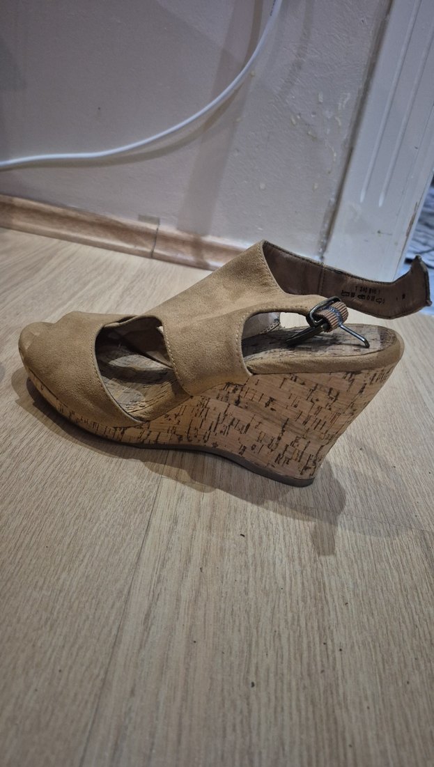 Bej Süet Kadın Dolgu Topuklu Sandalet - Görsel 3