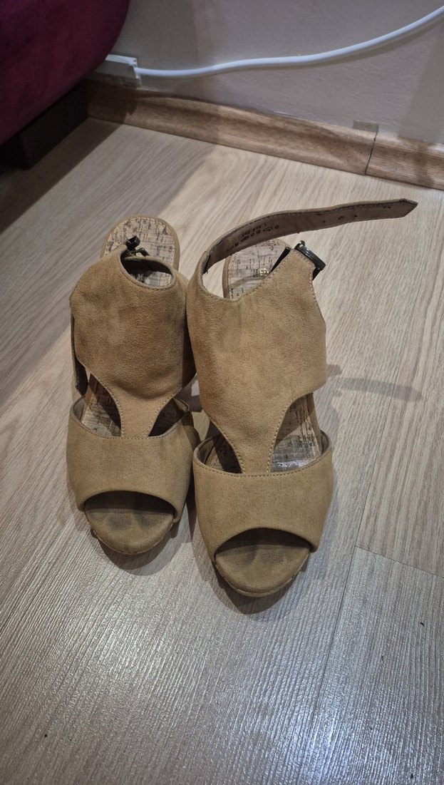 Bej Süet Kadın Dolgu Topuklu Sandalet - Görsel 2