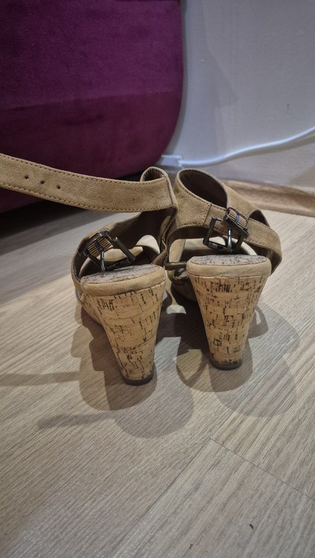 Bej Süet Kadın Dolgu Topuklu Sandalet - Görsel 4