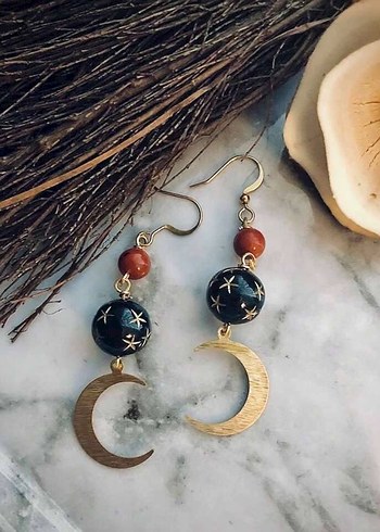 Altın Renkli Ay ve Boncuklu Uzun Küpe - Görsel 3