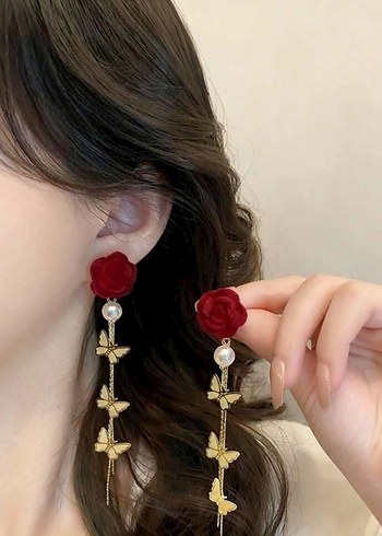 Kırmızı Boncuklu Çiçekli Midi Küpeler - Görsel 5