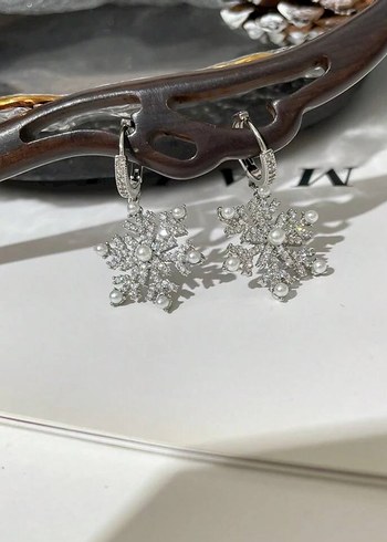 Beyaz İşlemeli Payetli Kadın Küpeler - Görsel 7