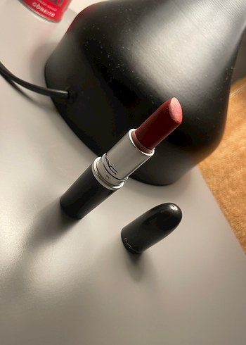 MAC kirmizi ruj - Görsel 2