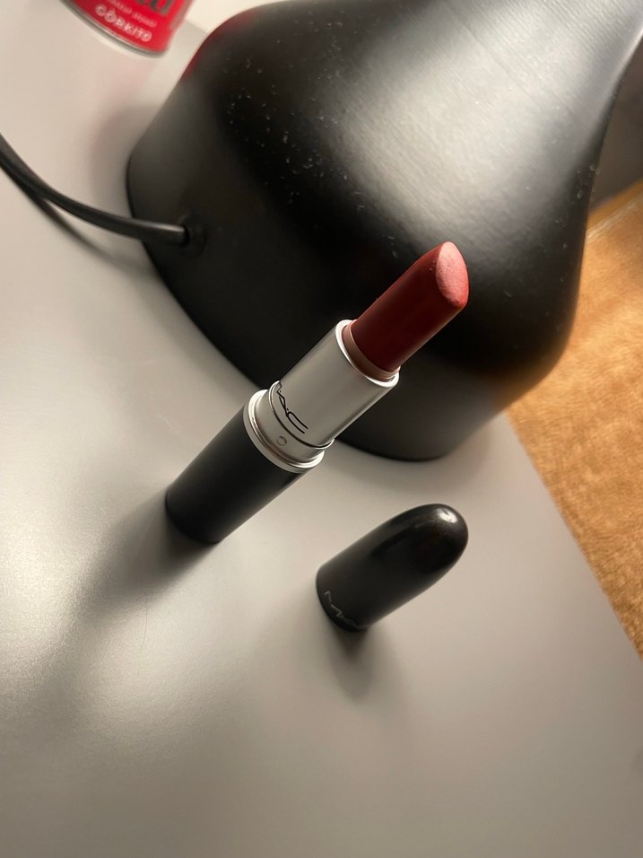 MAC kirmizi ruj - Görsel 2