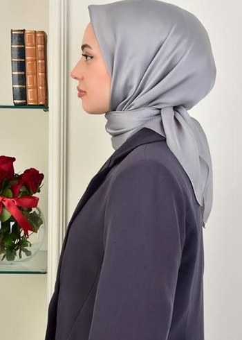 Gri Saten Dökümlü Kadın Eşarp