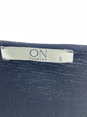 l Beden siyah Renk On Fashion Bluz %70 İndirimli.