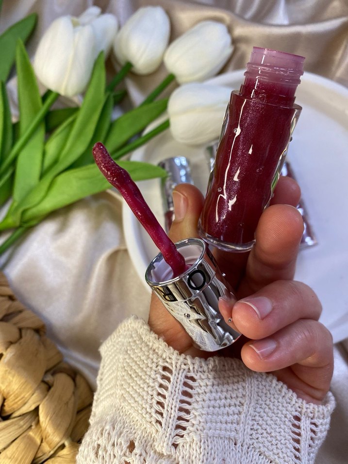 Bordo Renkli Canlı Dudak Parlatıcısı - Görsel 3