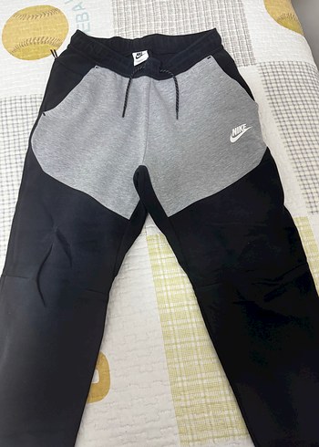 Nike Eski Sezonnike Tech Fleece Siyah Gri