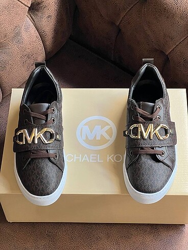MİCHAEL KORS EFSANE MODELL