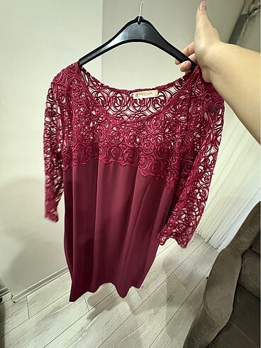 Bordo dantelli elbise