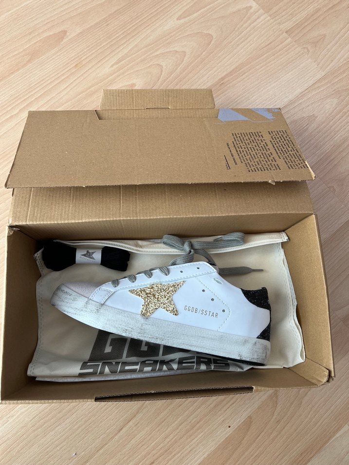 Golden Goose Beyaz Sneaker — görsel 2/5