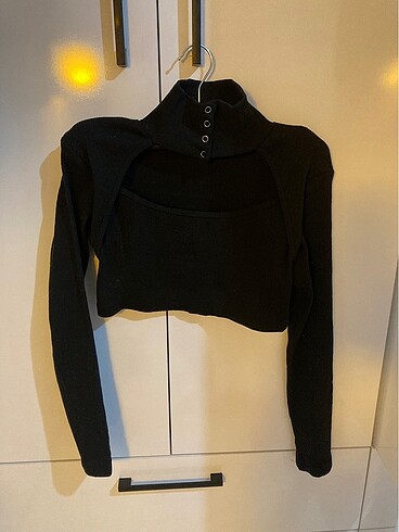 Siyah Crop