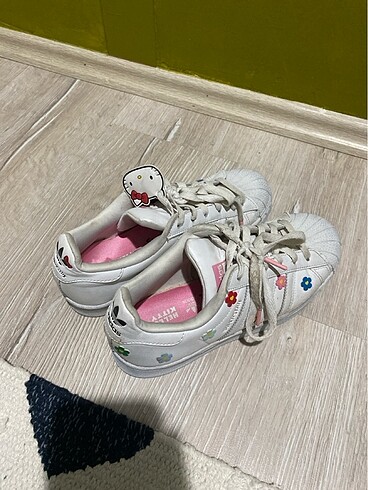 Adidas hello kitty süperstar