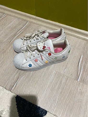 Adidas Adidas hello kitty süperstar