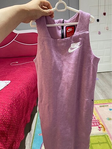 Nike elbise 1 kez giyildi