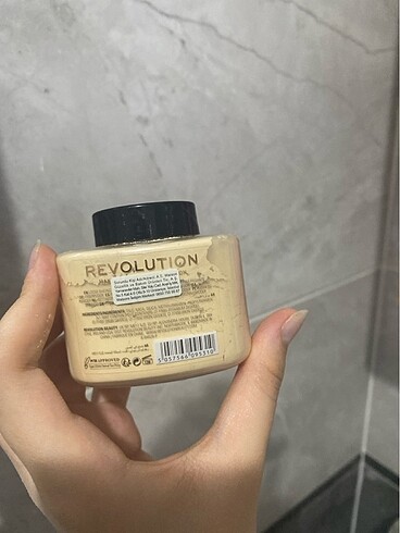 Revolution Revolution pudra