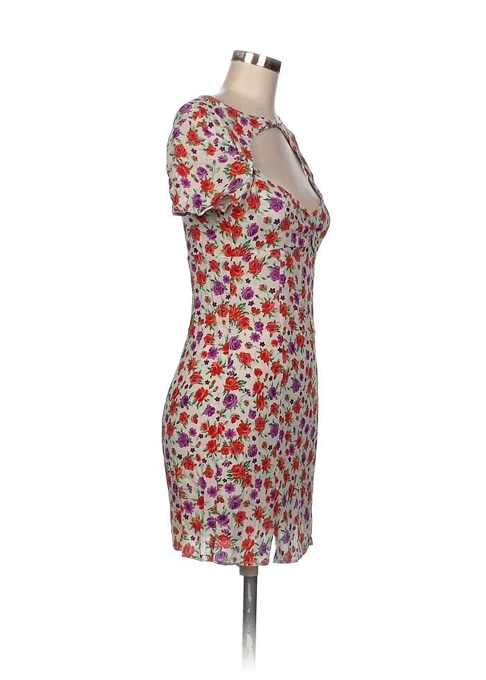 Bershka Kısa Elbise %70 İndirimli. - Görsel 2