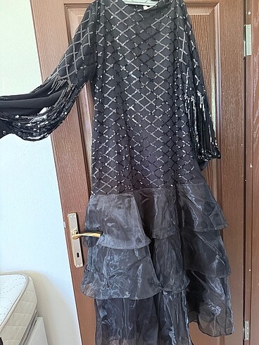 Pullu organze etek detaylı abiye elbise