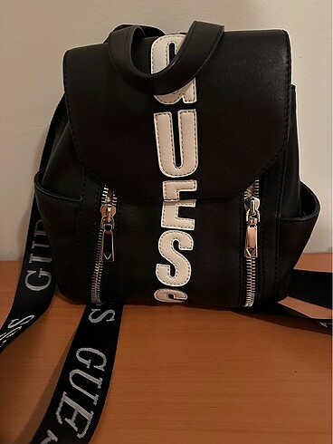  Beden Guess sırt çantası