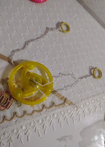 Sarı fırfır ipini çekince dönen oyuncak - Görsel 2