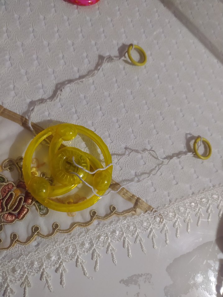 Sarı fırfır ipini çekince dönen oyuncak - Görsel 2