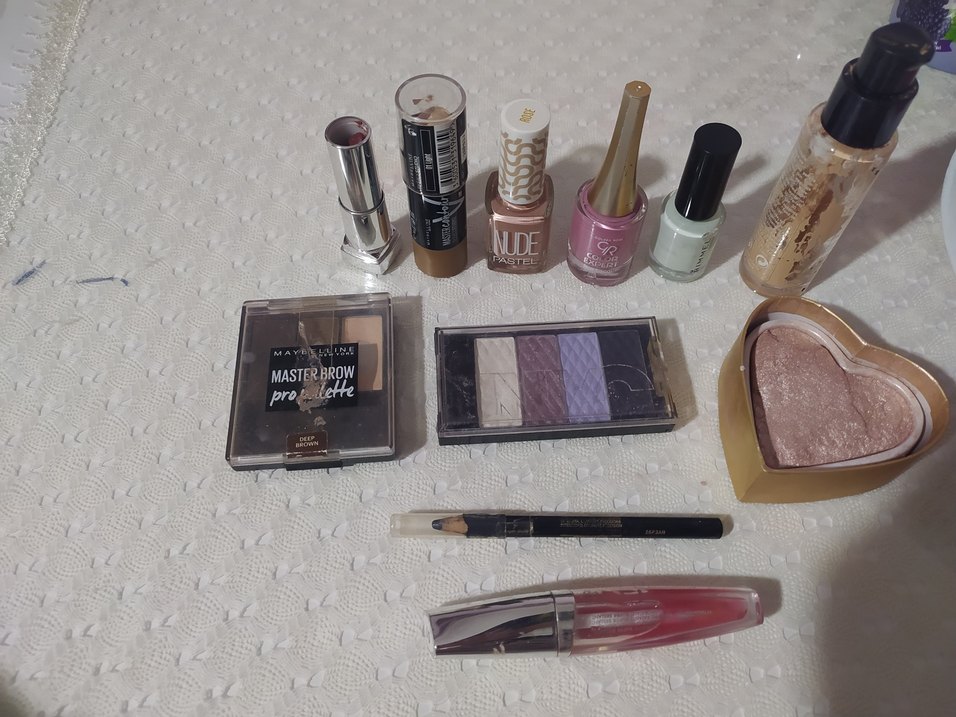 Çeşitli Makyaj Ürünleri Seti - Görsel 2