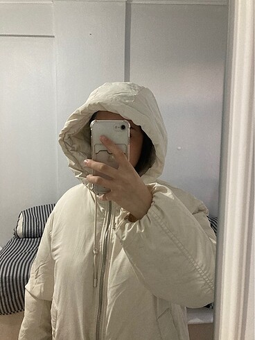 krem rengi şişme mont