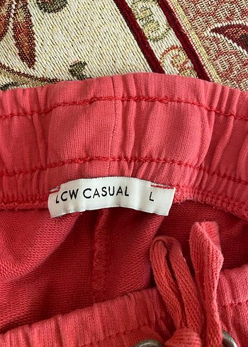 Kırmızı Pamuklu Rahat Kesim Mini Şort - Görsel 3