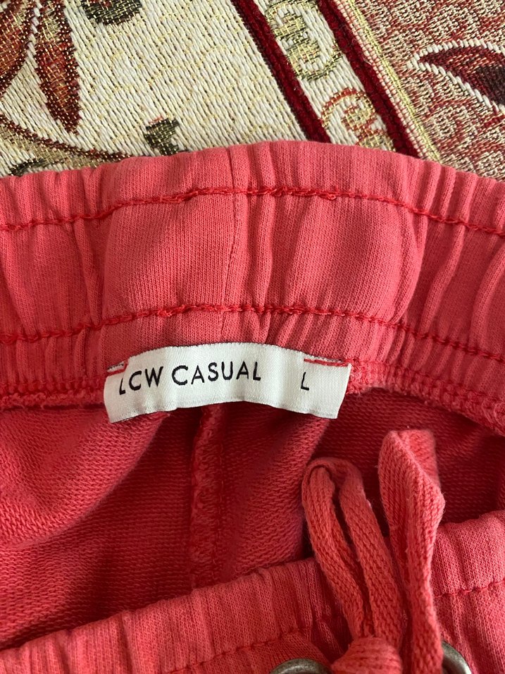 Kırmızı Pamuklu Rahat Kesim Mini Şort - Görsel 3