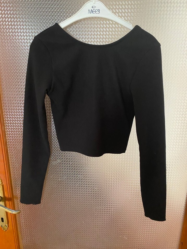 Uzun Kollu Siyah arkası v yaka bluz - Görsel 2