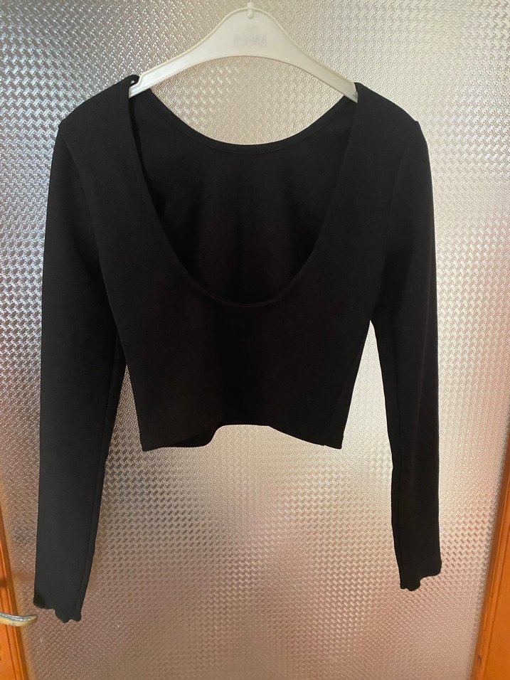 Uzun Kollu Siyah arkası v yaka bluz - Görsel 3