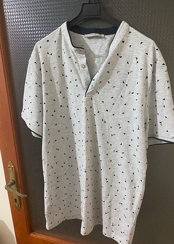 Gri V Yaka Düğmeli Erkek Polo Tişört - Görsel 2