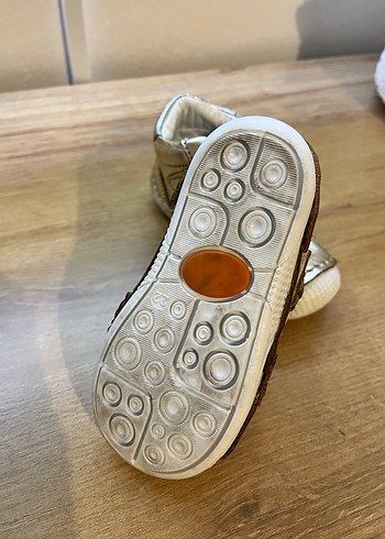 Kız Bebek Altın Renkli Nakışlı ortopedik İlk Adım Ayakkabısı - Görsel 3