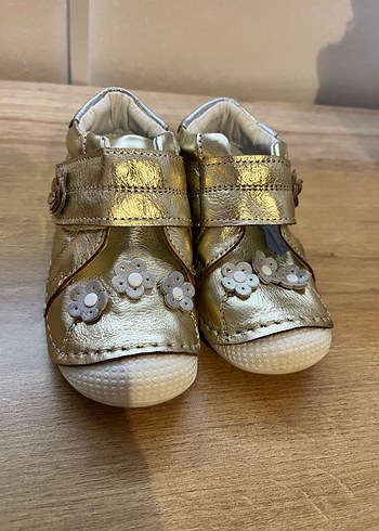 Kız Bebek Altın Renkli Nakışlı ortopedik İlk Adım Ayakkabısı - Görsel 2